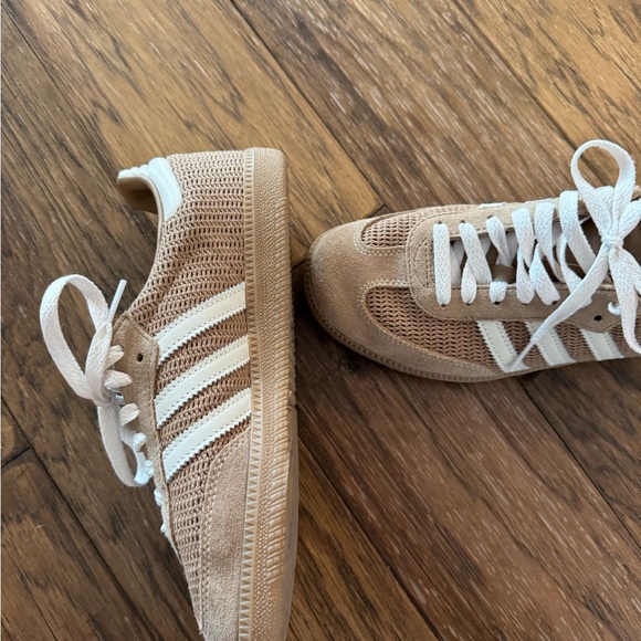 Aiddias Tan Sneakers - Picture 2 of 5